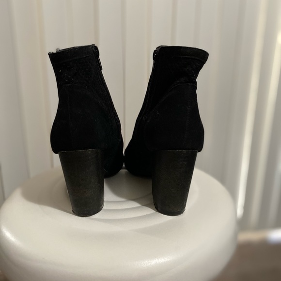 Black open toe booties 🥾 - Picture 2 of 6